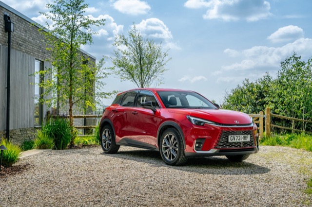Lexus LBX 2023 suv