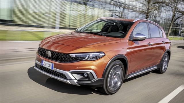 Rear view of Fiat Tipo Cross 2020