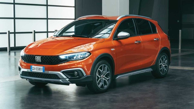 Rear view of Fiat Tipo Cross 2020