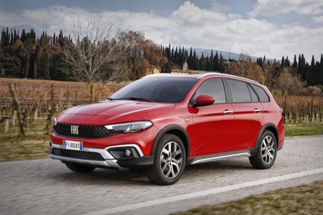 Rear view of Fiat Tipo Cross 2020