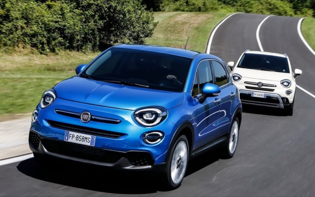Side profile of Fiat 500X Urban suv