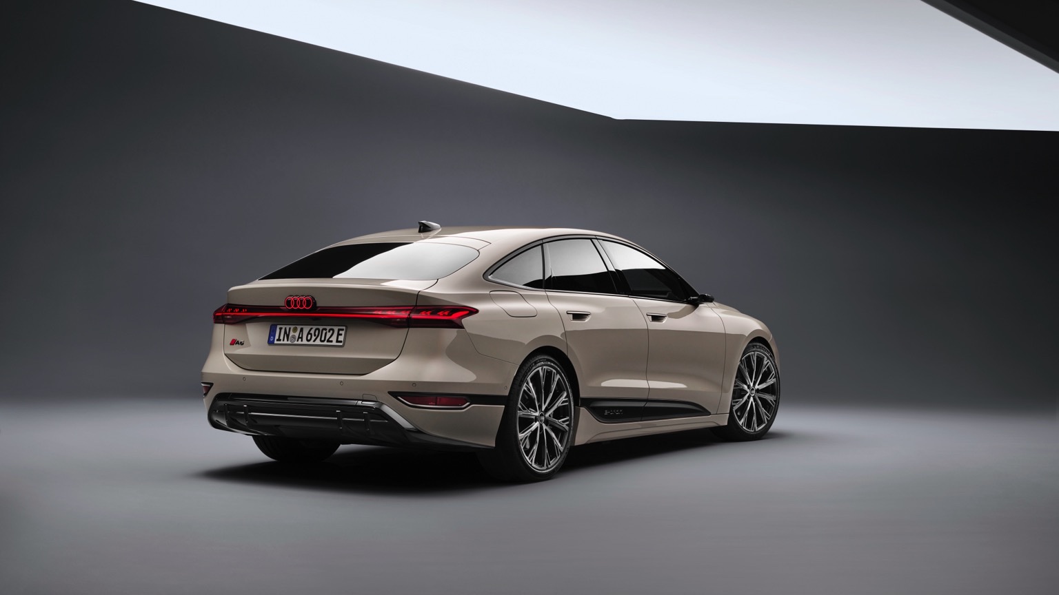 Audi A6 Sportback e-tron 2024 liftback