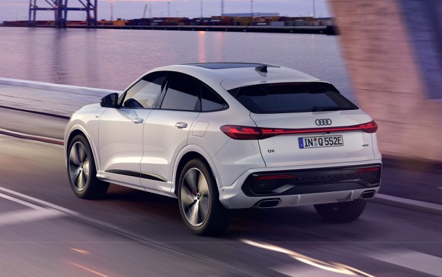 Rear view of Audi Q5 Sportback (FY) 2020