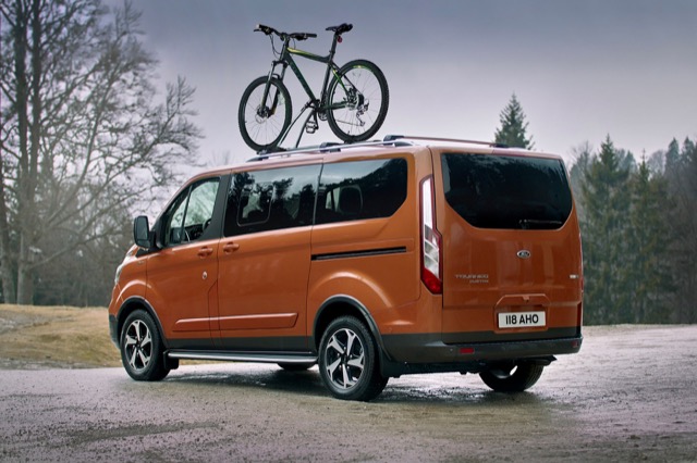 Ford Tourneo Custom 2023 minivan