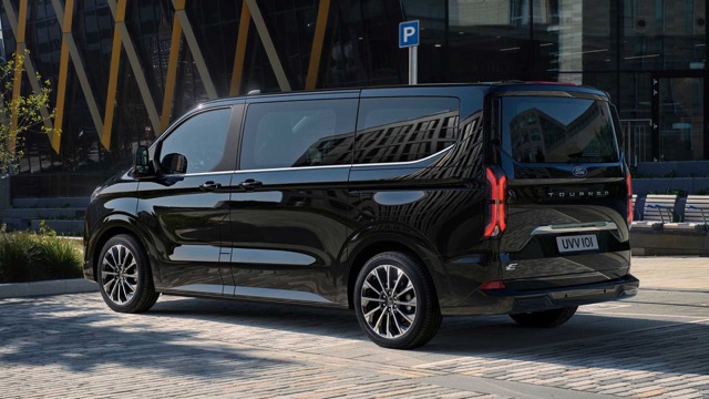 Ford Tourneo Custom 2023 minivan