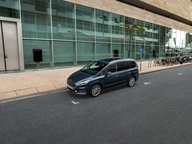 Ford Galaxy 2019 minivan