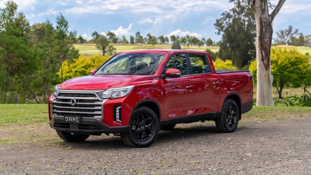 Side profile of SsangYong Musso pickup