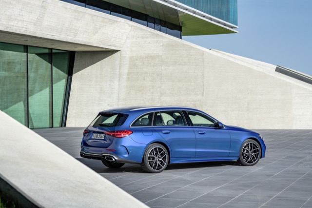 Side profile of Mercedes C-Class T-Modell (S206) wagon