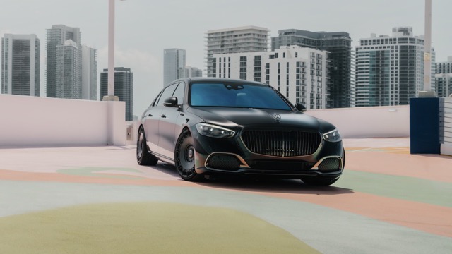 Side profile of Mercedes Maybach S-Class (Z223) sedan