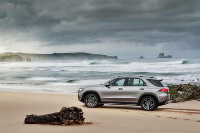 Side profile of Mercedes GLE-Class SUV (W167) suv