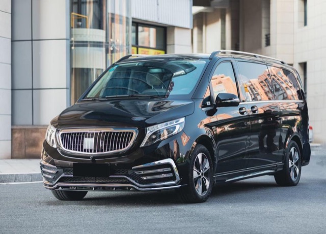 Side profile of Mercedes V-Class (W447) minivan