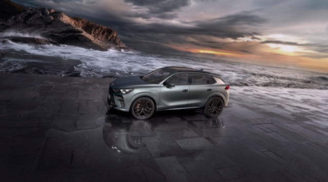 Side profile of CUPRA Terramar suv