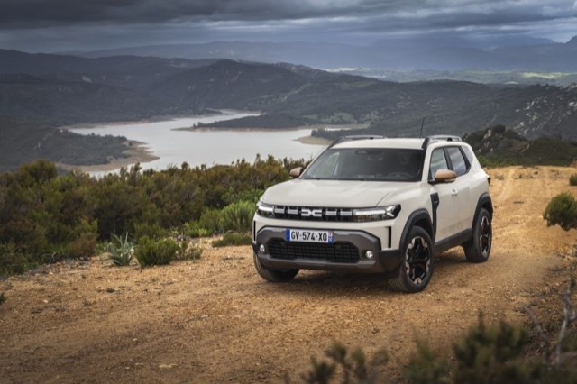 Side profile of Dacia Duster suv