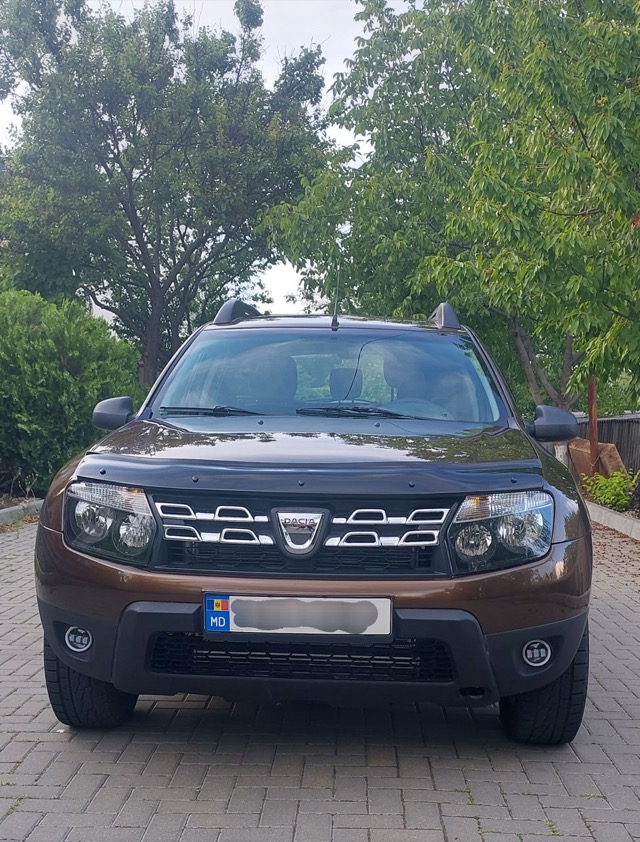 Side profile of Dacia Duster suv
