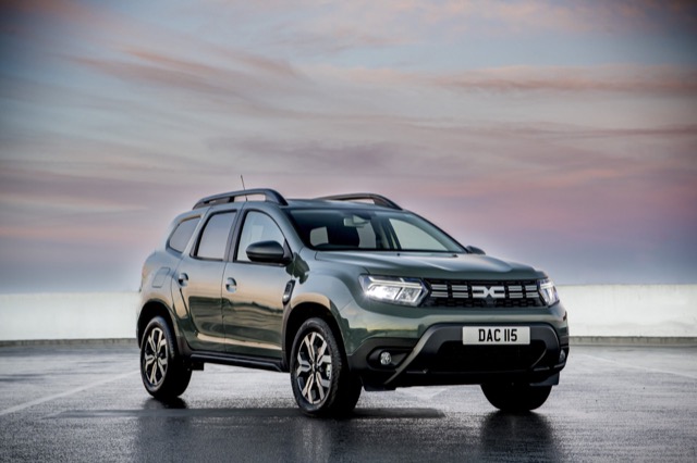 Side profile of Dacia Duster suv