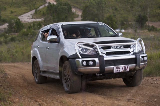 Isuzu MU-X 2017 suv