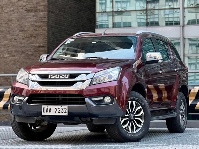 Side profile of Isuzu MU-X suv