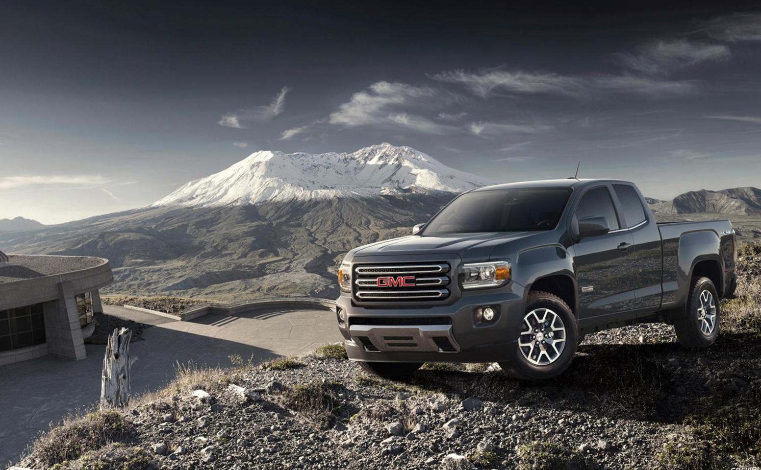 Rear view of GMC Canyon Extended Cab 2014
