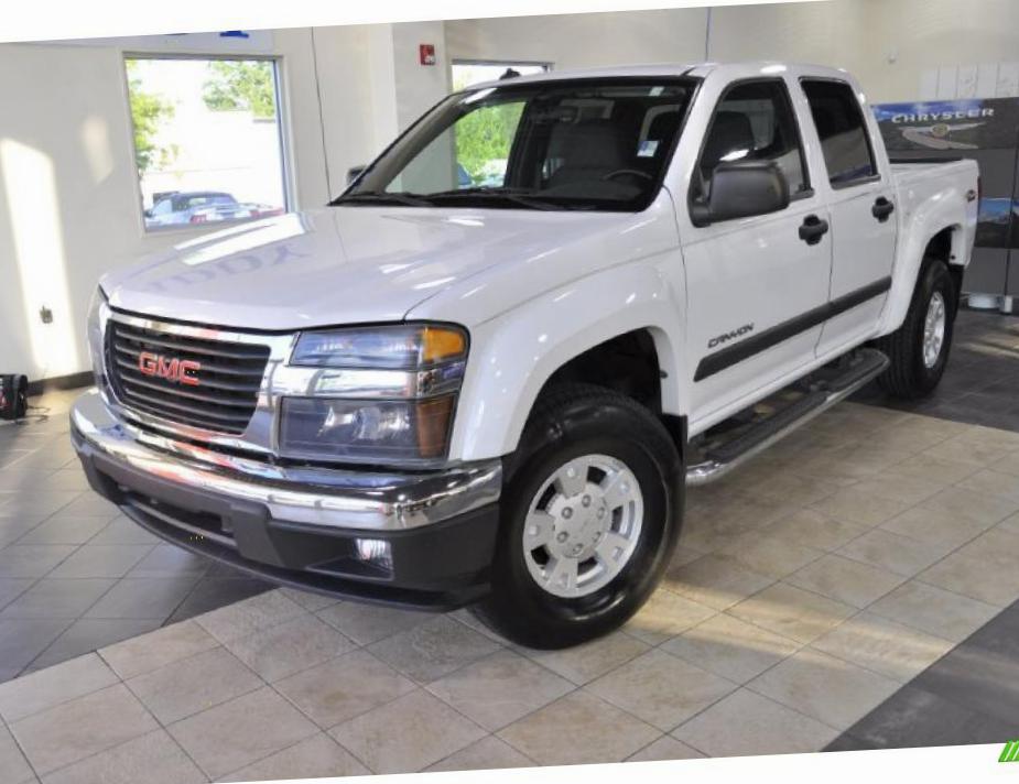 Rear view of GMC Canyon Crew Cab 2004