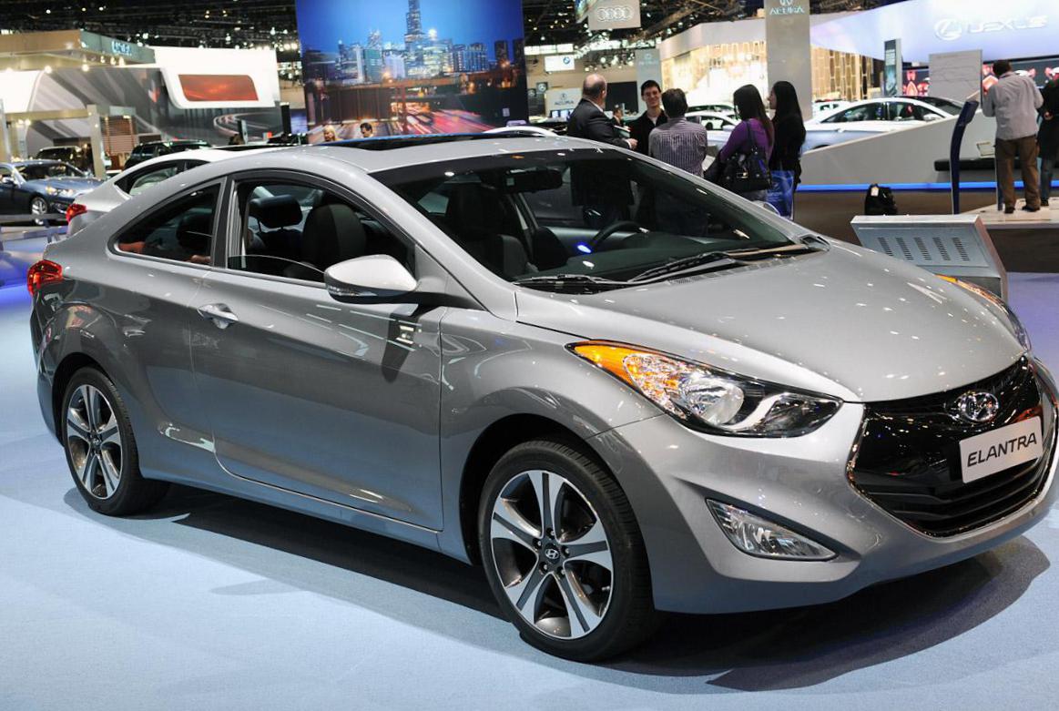 Elantra Hyundai cost 2015