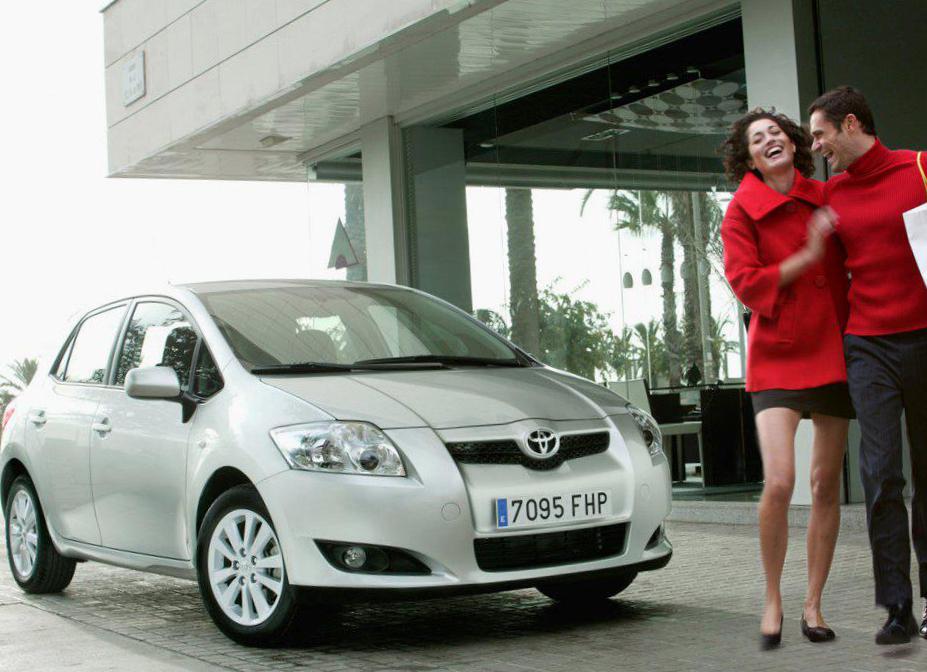 Yaris 3 doors Toyota price minivan
