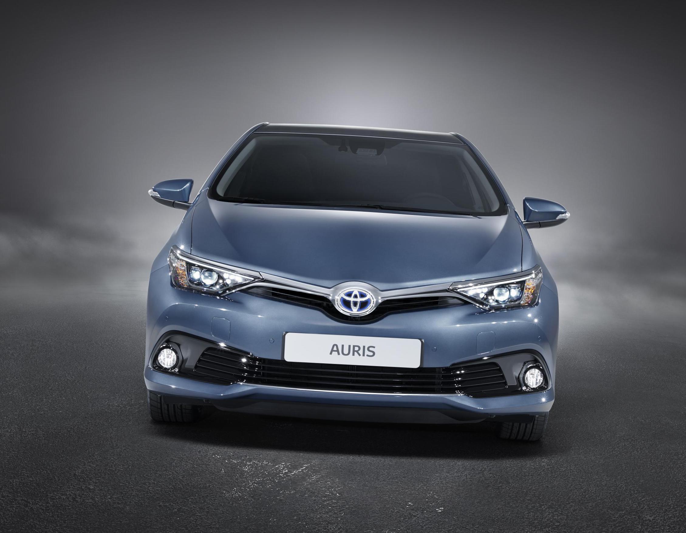 Toyota Auris Hybrid Characteristics sedan