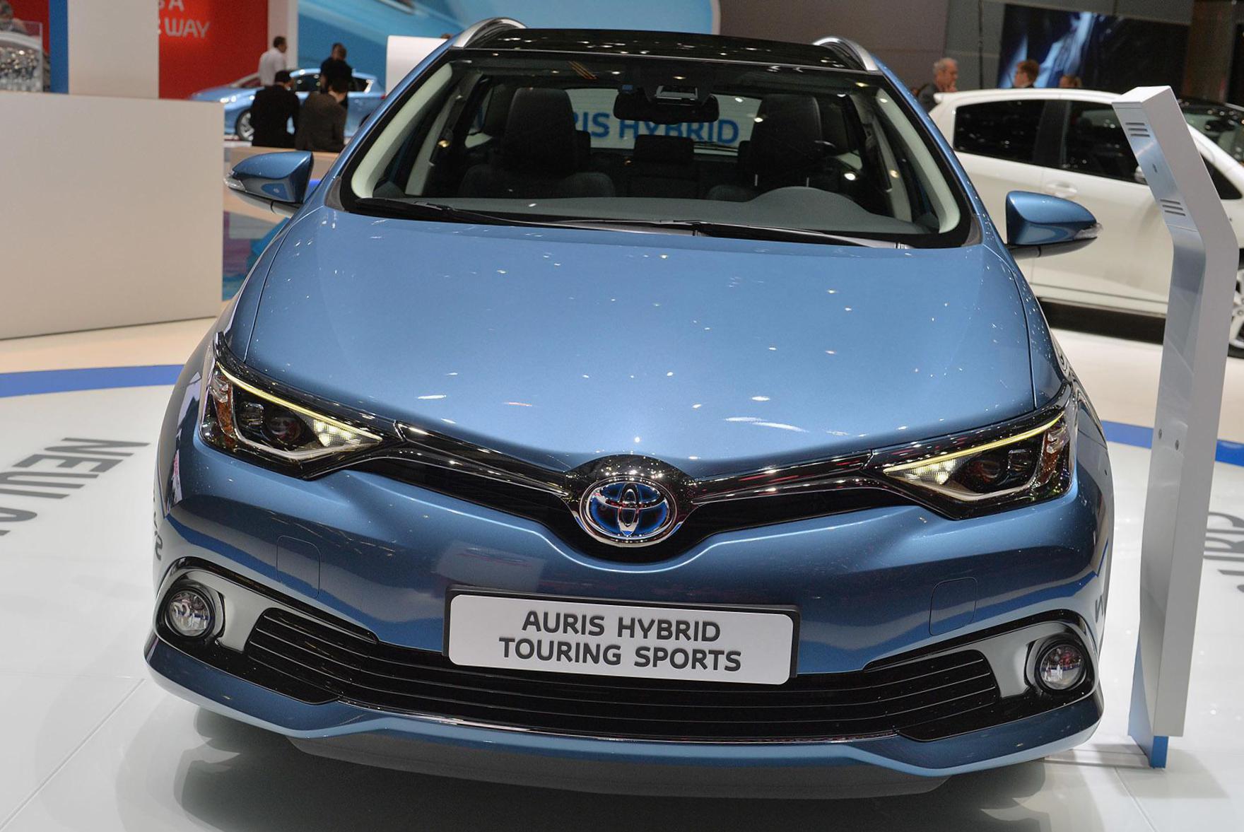 Toyota Auris Hybrid sale sedan