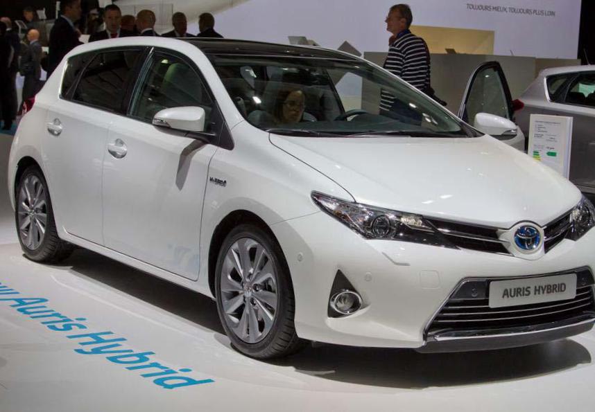 Toyota Auris Hybrid usa 2012