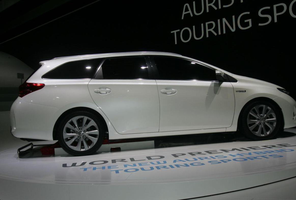Auris Touring Sports Hybrid Toyota prices 2012
