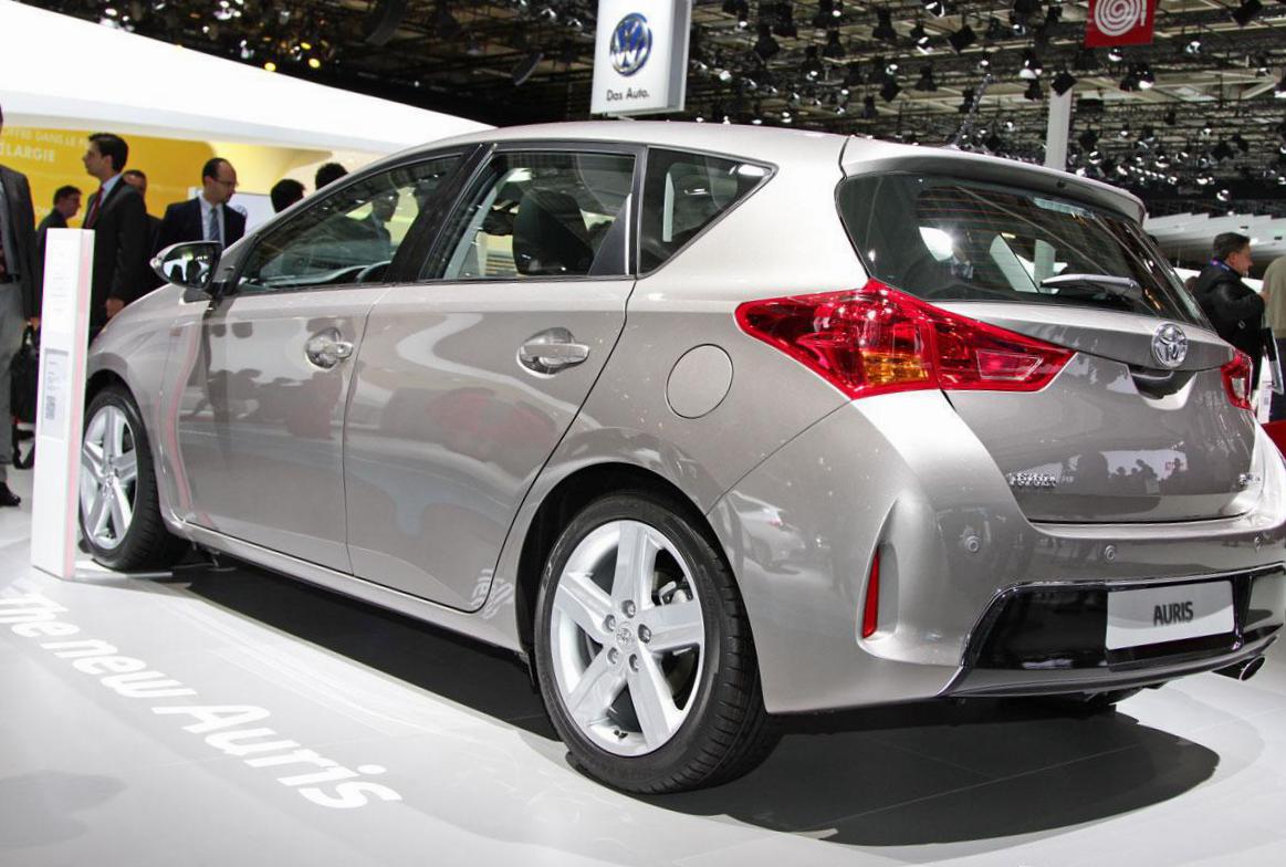 Toyota Auris Touring Sports Hybrid concept coupe