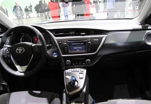 Toyota Auris Touring Sports Hybrid model 2011
