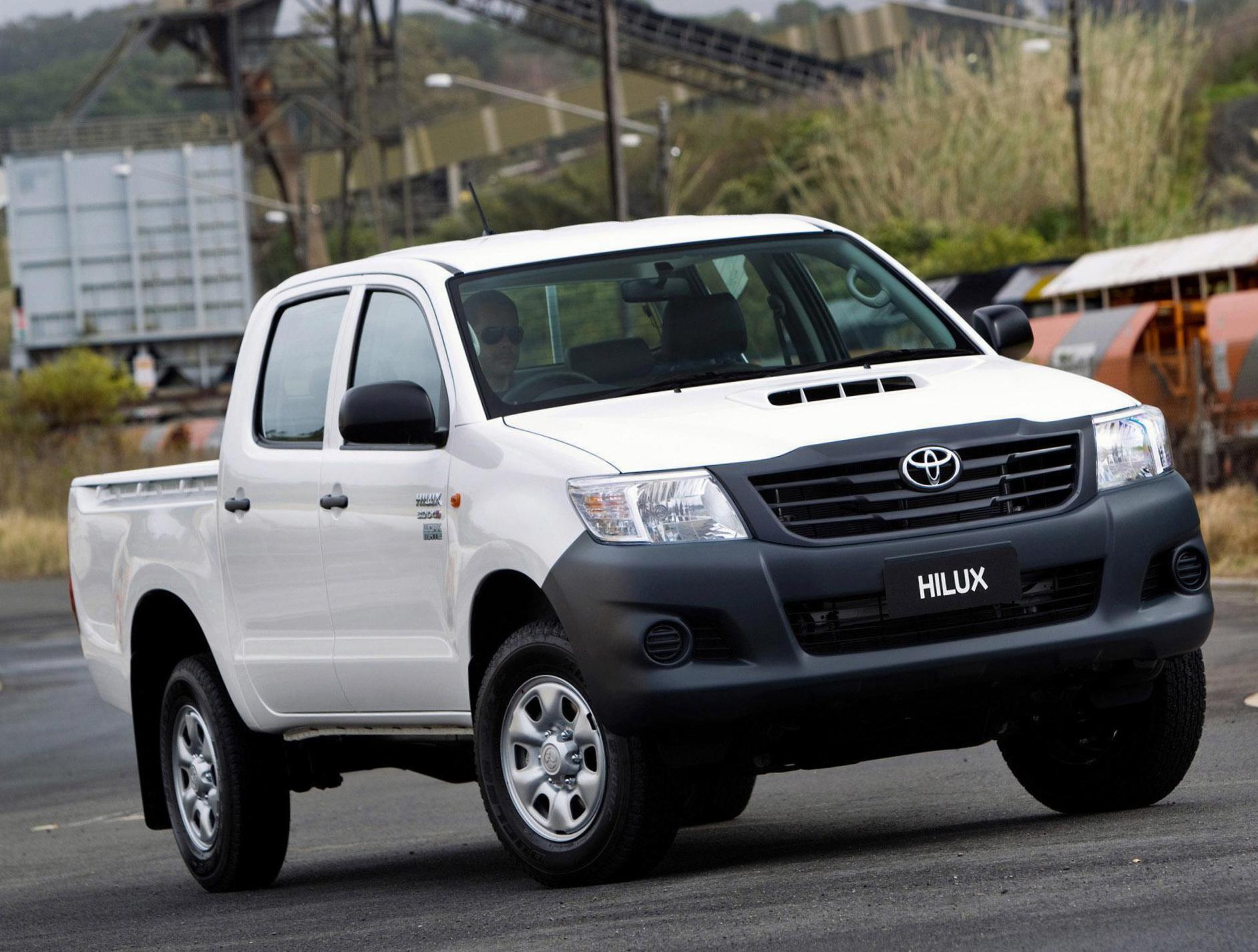 Toyota Hilux Double Cab reviews minivan