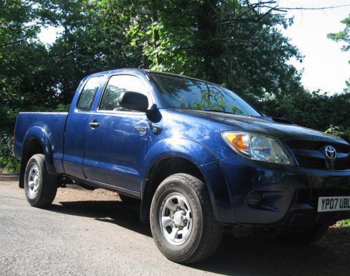 Hilux Extra Cab Toyota approved 2005
