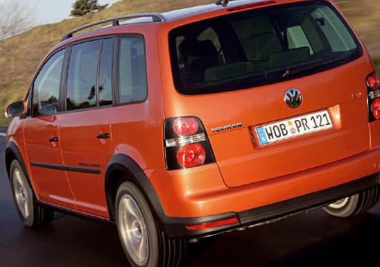 Volkswagen Cross Touran review 2015