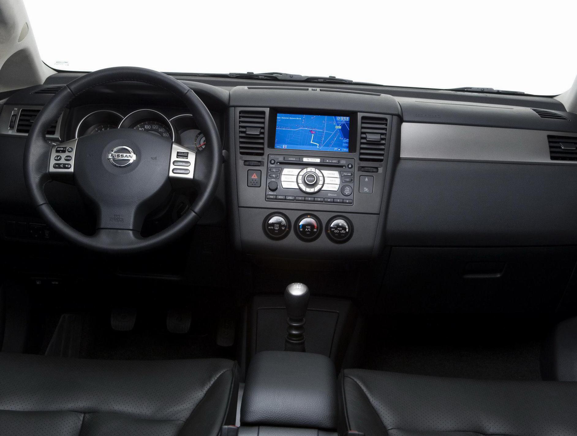 Tiida Hatchback Nissan Characteristics 2013