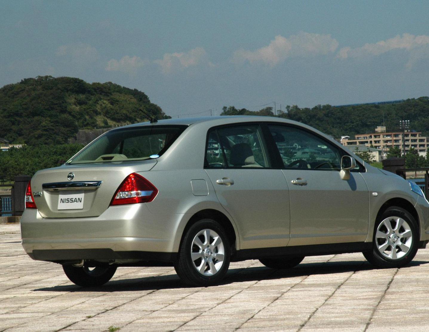 Nissan Tiida Sedan prices 2007