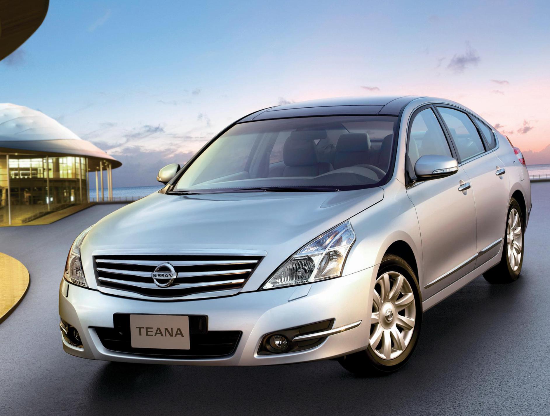 Teana Nissan review hatchback