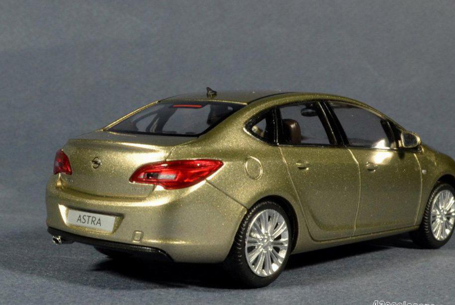 Opel Astra J Sedan specs 2013
