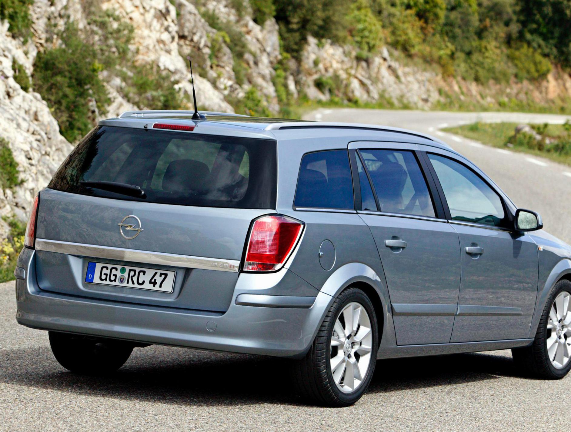 Astra H Caravan Opel review 2011