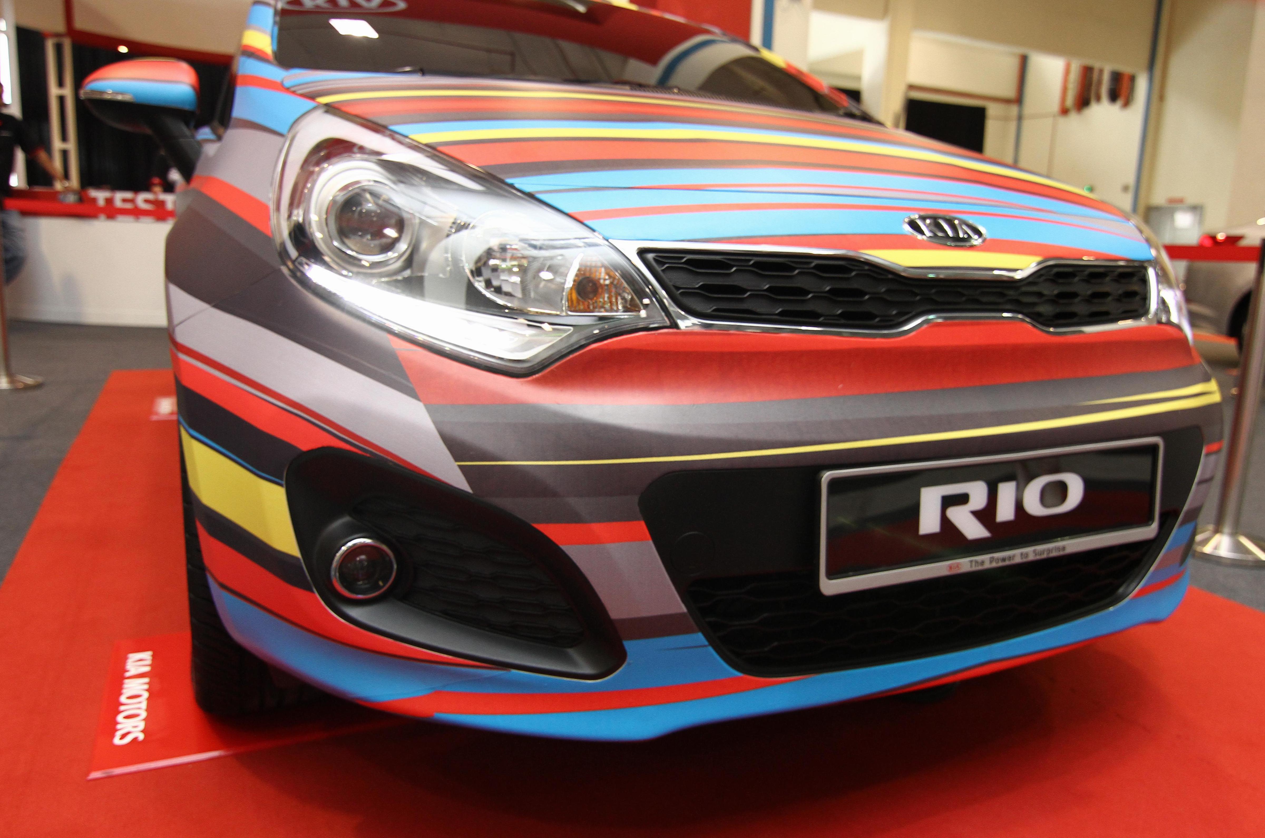 KIA Rio Hatchback specs van