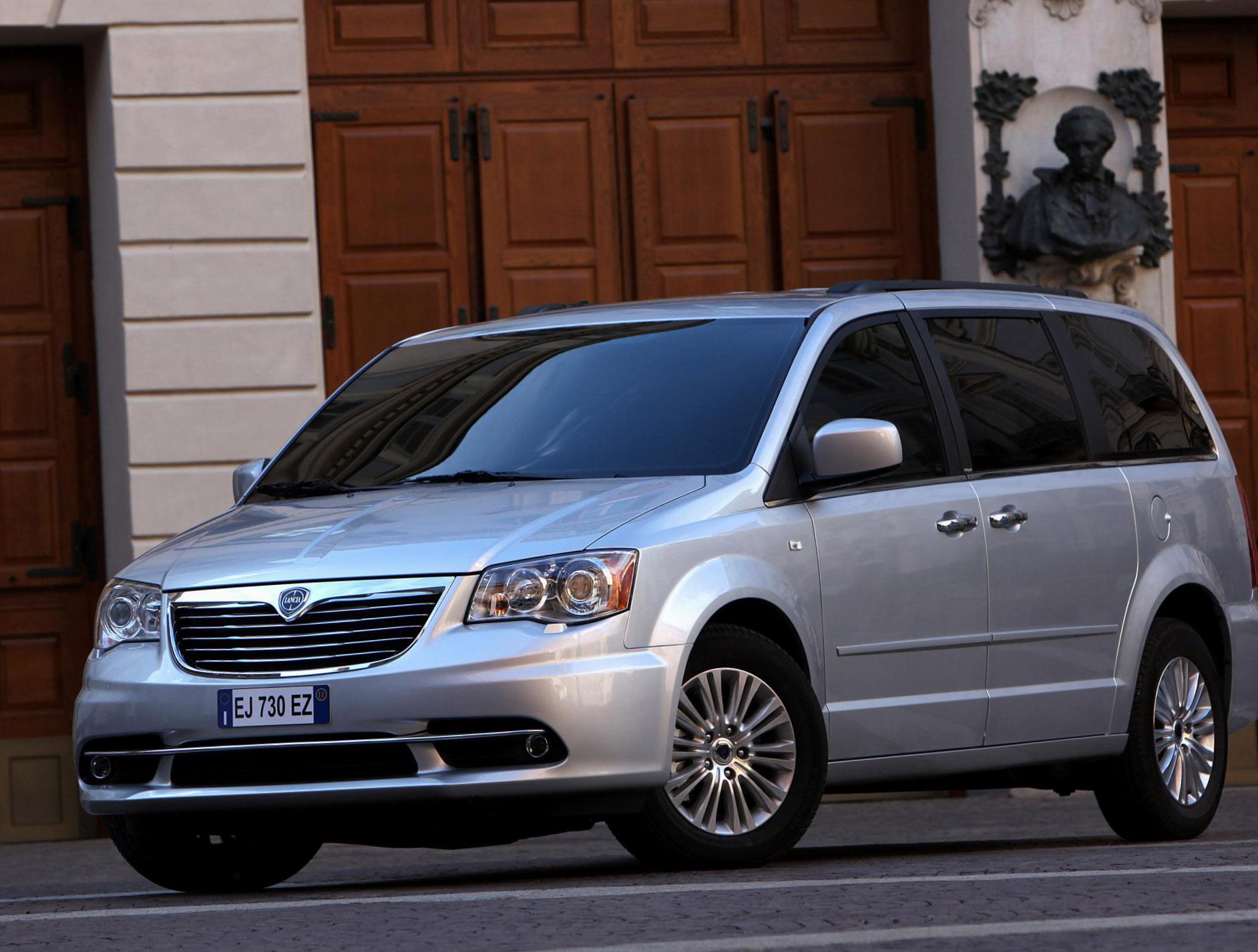 Lancia Voyager cost 2012