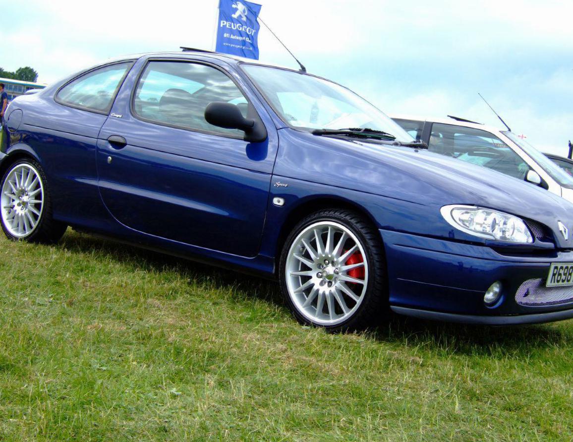 Renault Megane Coupe Photos and Specs. Photo Renault