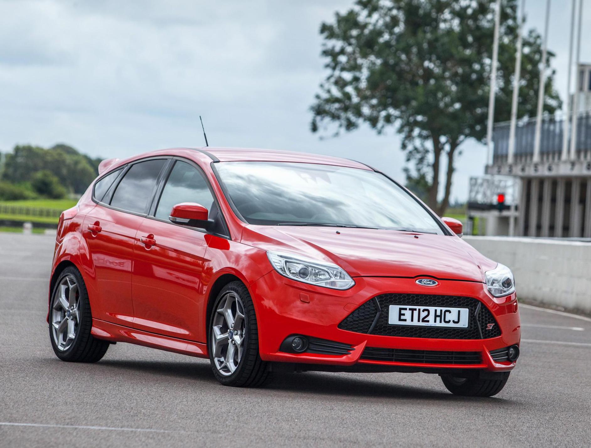 Focus ST 5 doors Ford review 2012