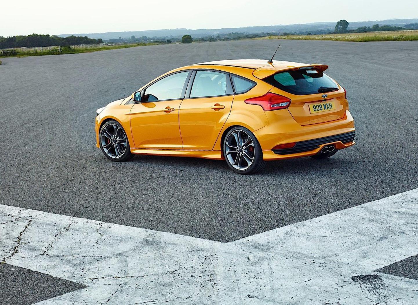Ford Focus ST 5 doors approved 2010
