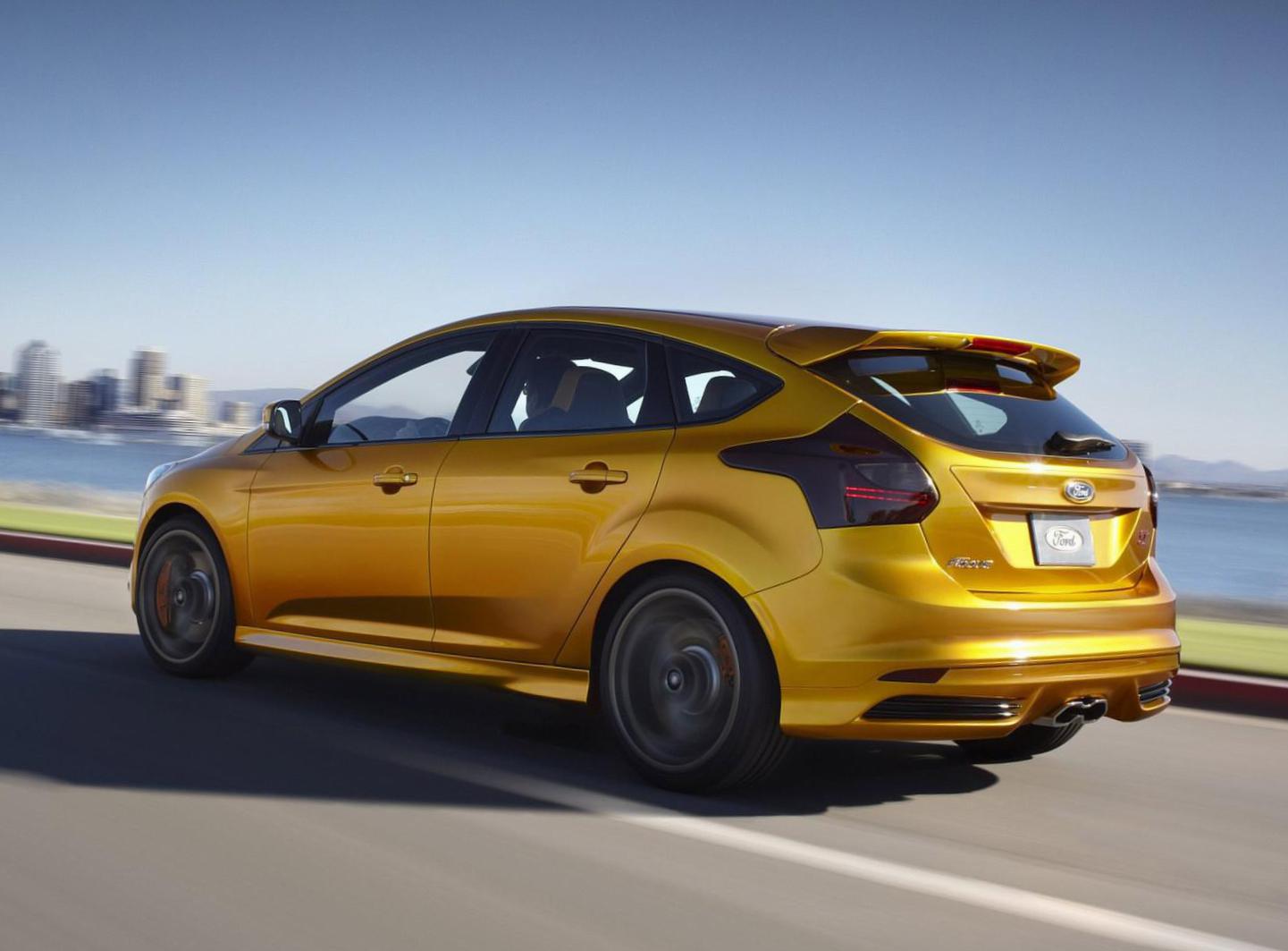 Ford Focus ST Wagon Specification 2013