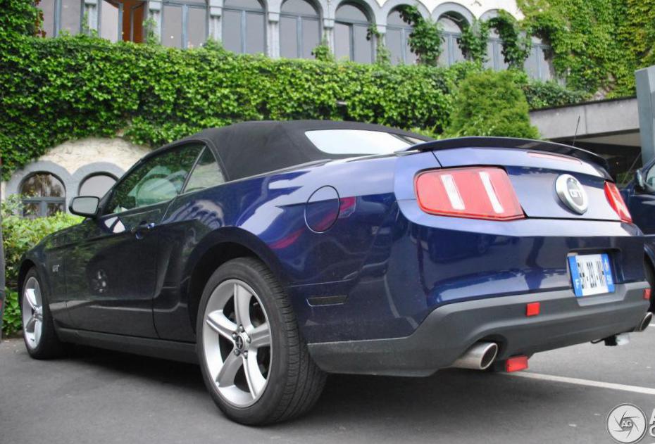 Ford Mustang Convertible review 2009