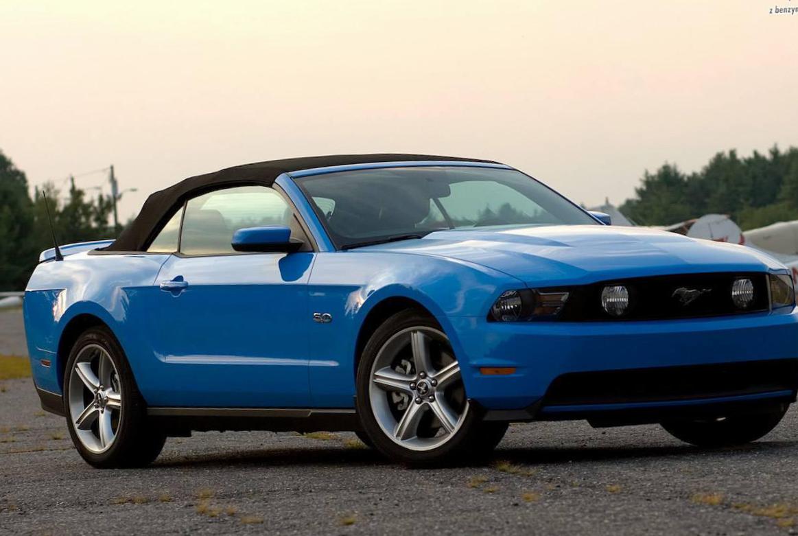 Mustang Convertible Ford model 2010