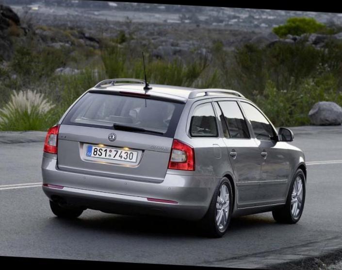 Skoda Superb Combi lease minivan