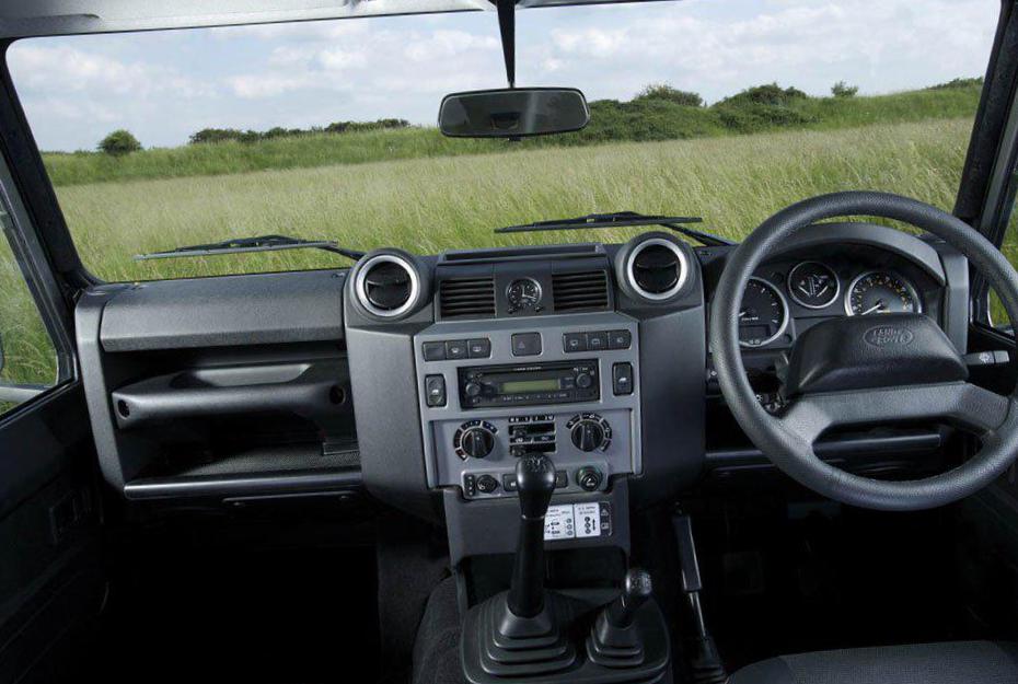 110 Single Cab Pick Up Land Rover model 2015