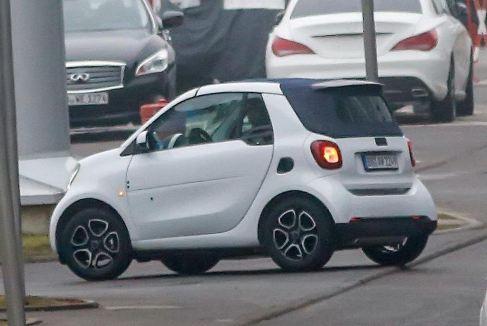 smart fortwo cabrio how mach hatchback